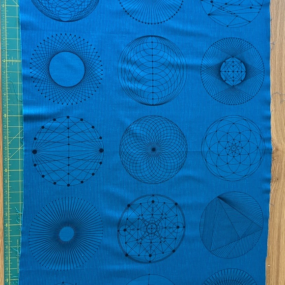 Quilting cotton - vibrant panels from Quantum by Guicy Guice - Picture 5 of 5